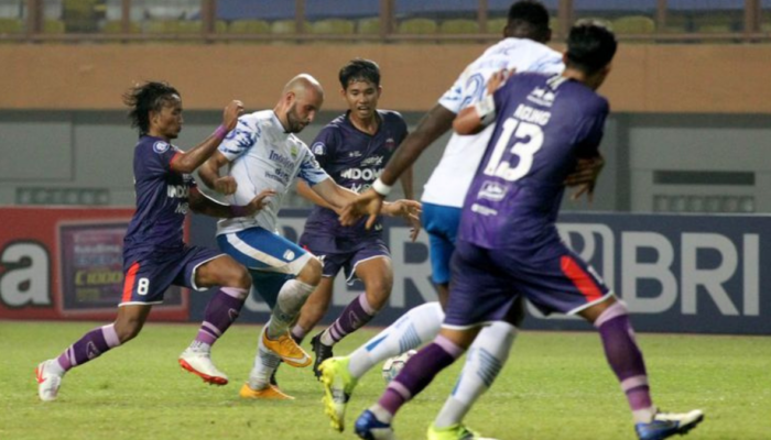 Pertarungan Sengit di Liga 1: Prediksi Pertandingan Persita vs Persib Bandung