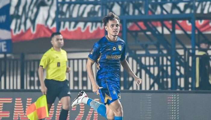 Rezaldi Hehanussa Belum Bisa Bela Persib Bandung Dalam Waktu Dekat