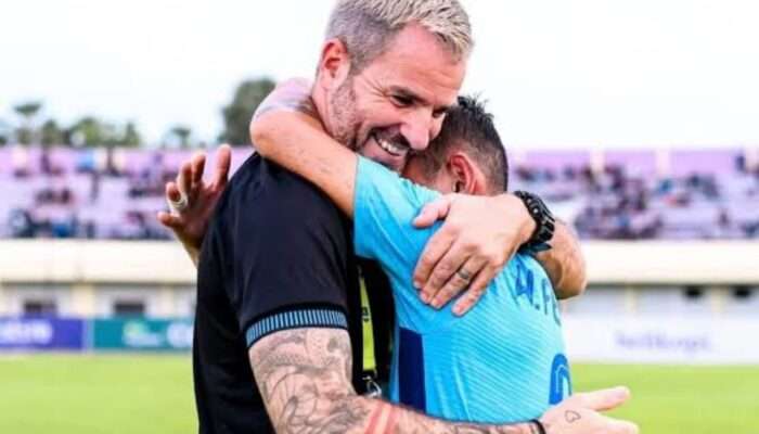 Persela Lamongan Resmi Pecat Simon McMenemy