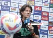 Pieter Huistra Percaya Diri Bawa 20 Pemain Hadapi Persib