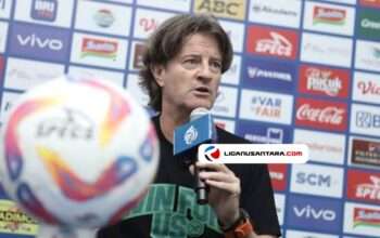 Pieter Huistra Percaya Diri Bawa 20 Pemain Hadapi Persib