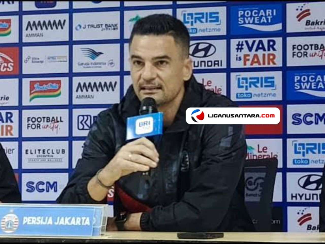 Diterpa Badai Cedera, Carlos Pena Tetap Pede Kalahkan Semen Padang
