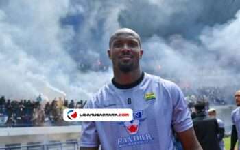 Gervane Kastaneer Resmi Cabut Dari Persib
