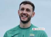 Reaksi Media Inggris Terkejut Lihat Kiper Baru Persib Bandung