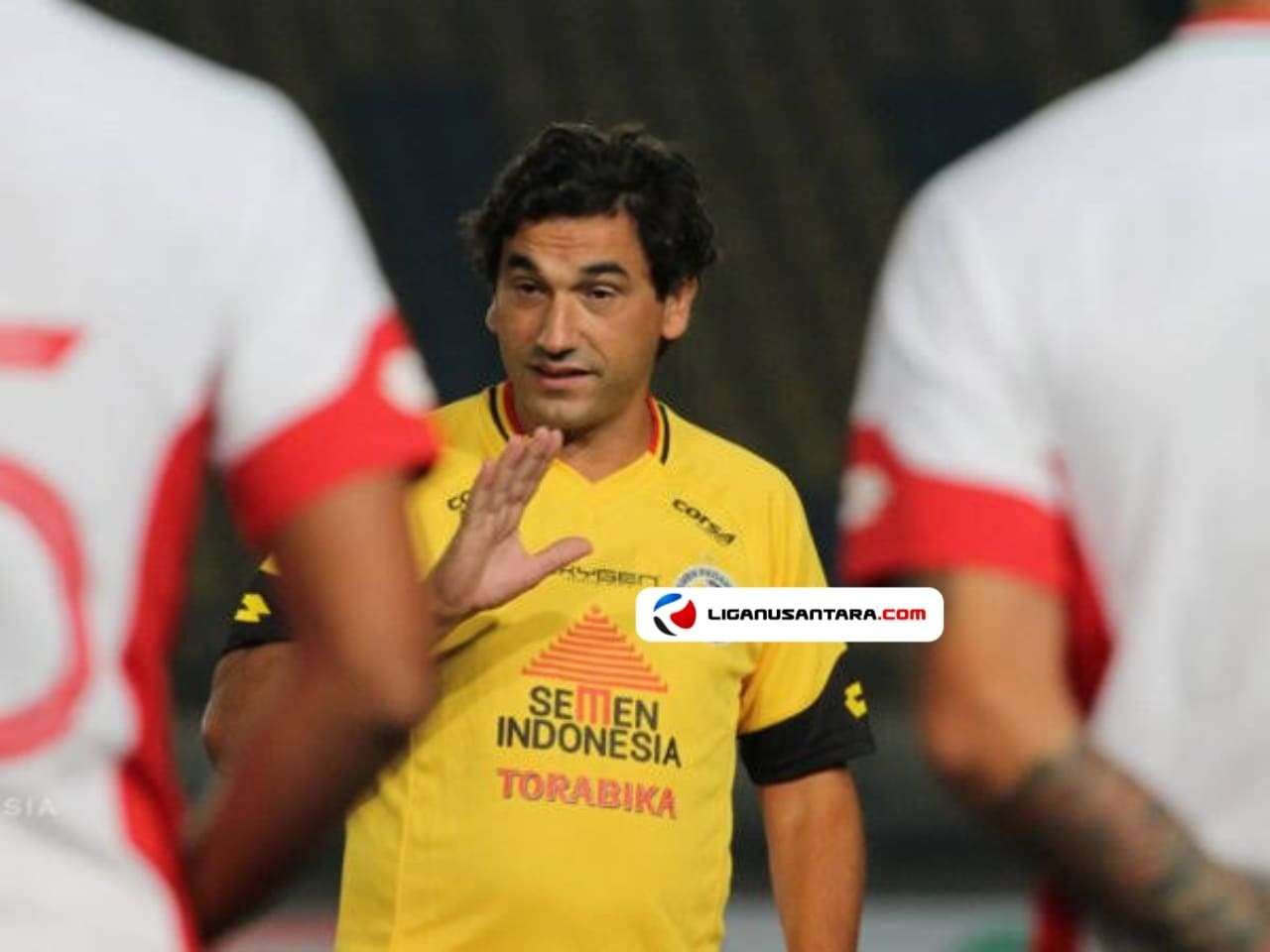 Hadapi Dewa United, Eduardo Almeida Fokus Perbaiki Lini Serang