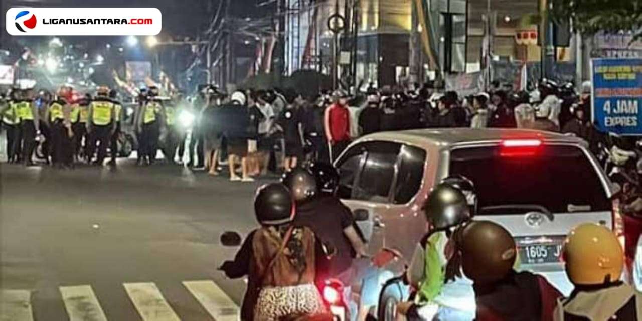 Rombongan Suporter Persib Ganti Rugi Laka di Jogja