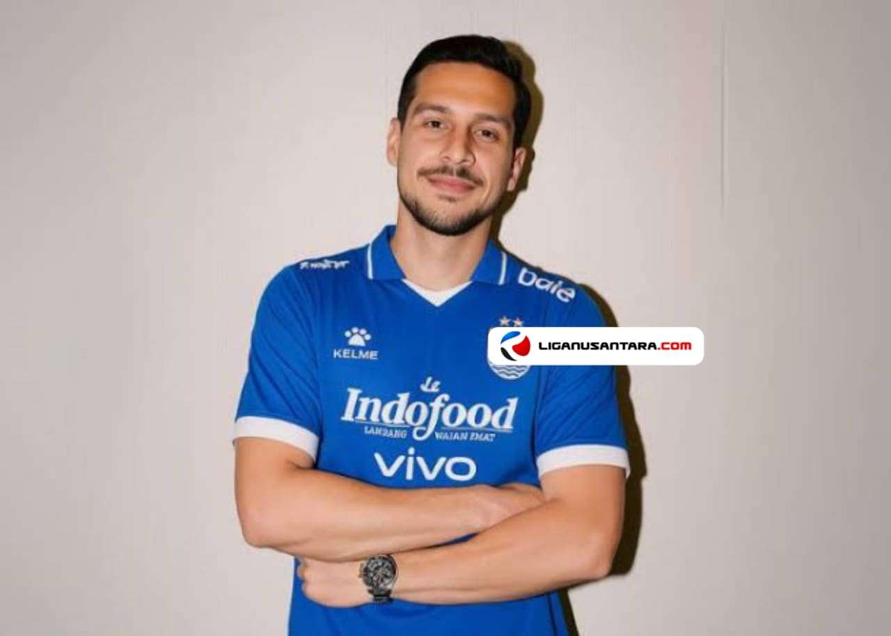 Thom Haye Resmi Berseragam Persib Bandung