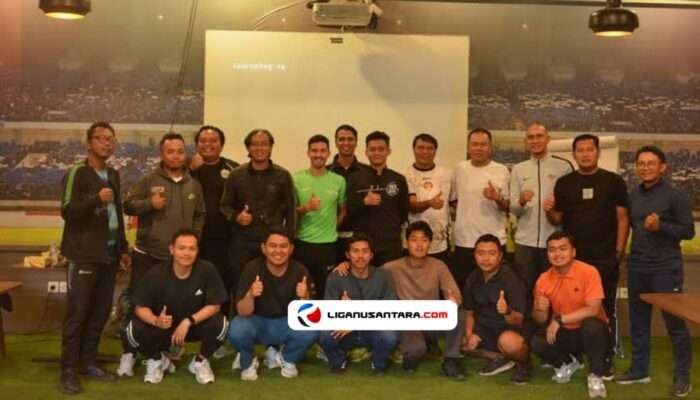 Para Pelatih Persib EPA Dapat Pembekalan