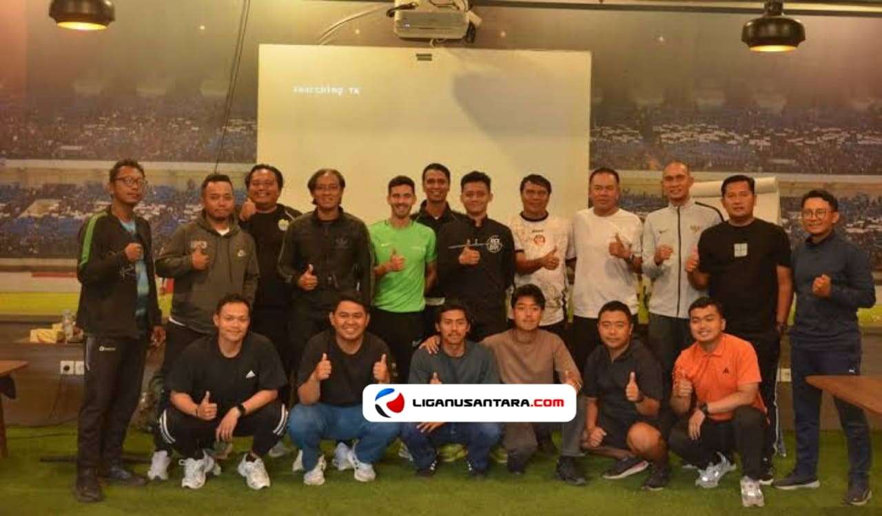 Para Pelatih Persib EPA Dapat Pembekalan