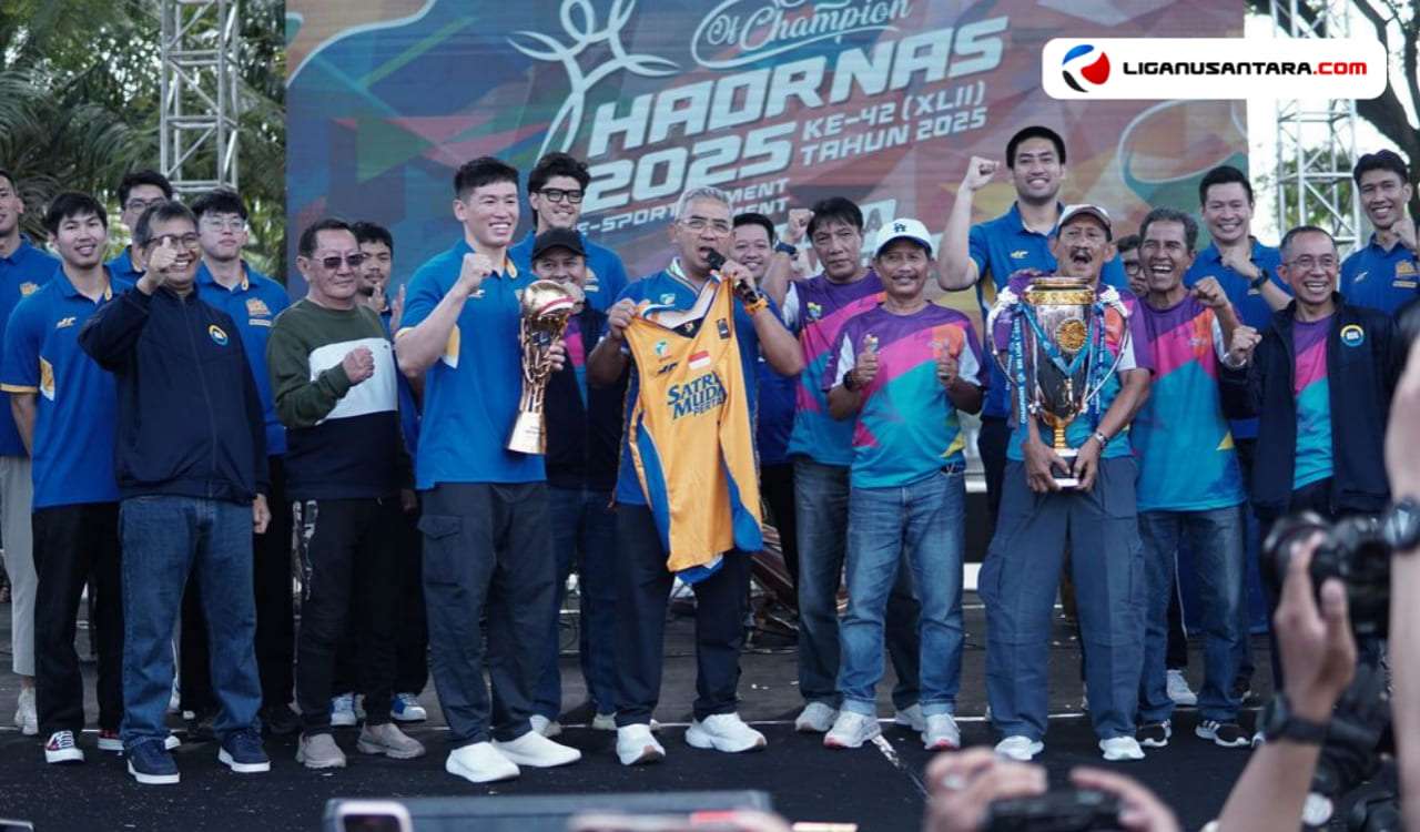 Persib dan SMB Angkat Trofi Juara Di Peringatan Haornas Kota Bandung