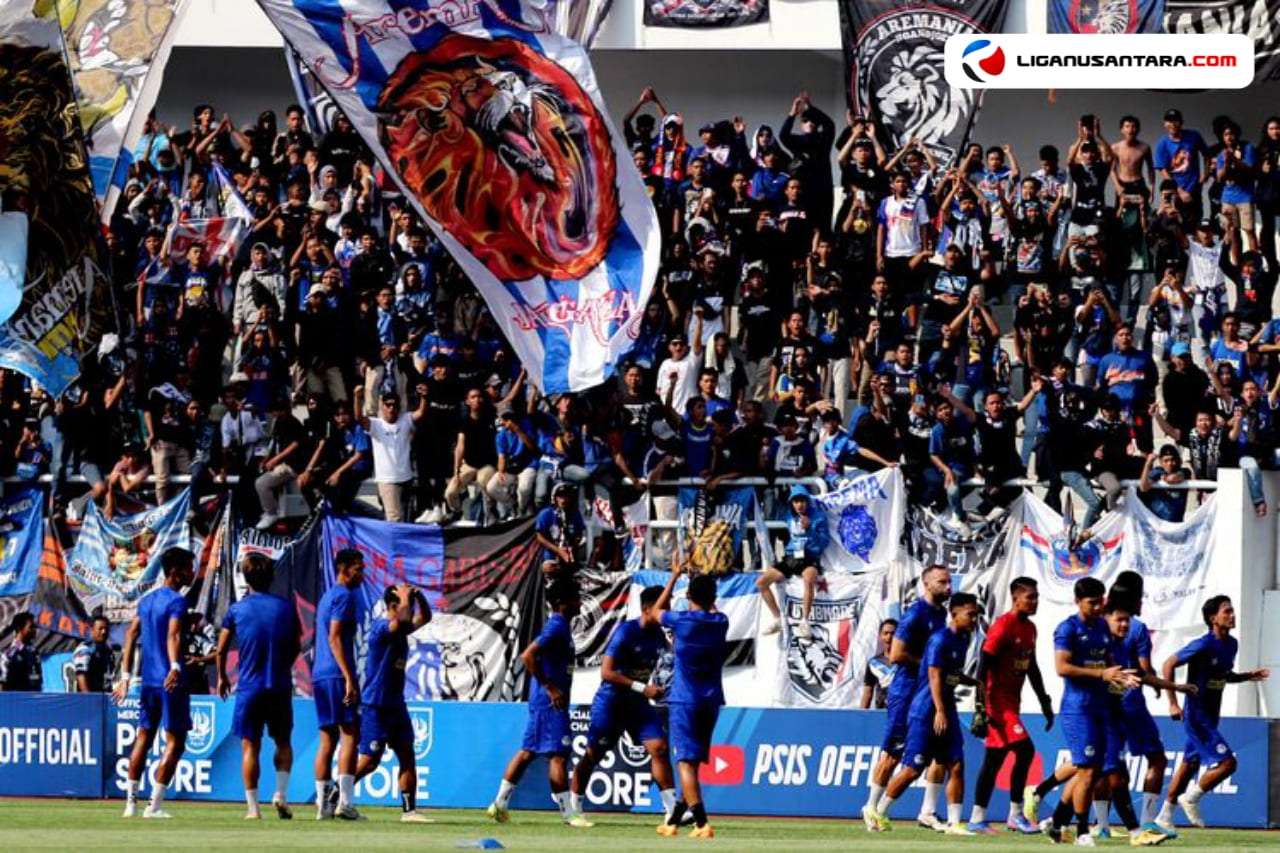 Regulasi Larangan Suporter Away Rugikan Arema Secara Bisnis