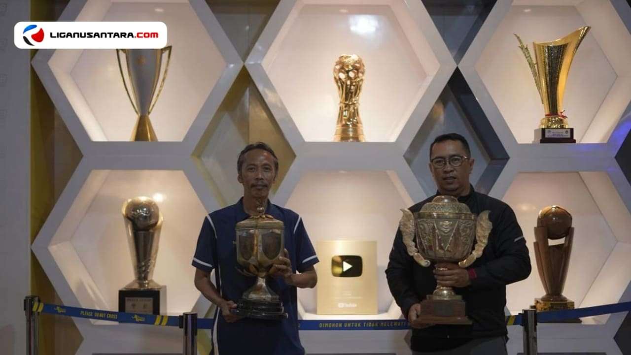 Koleksi Piala Persib Bandung Kini Bertambah Dua