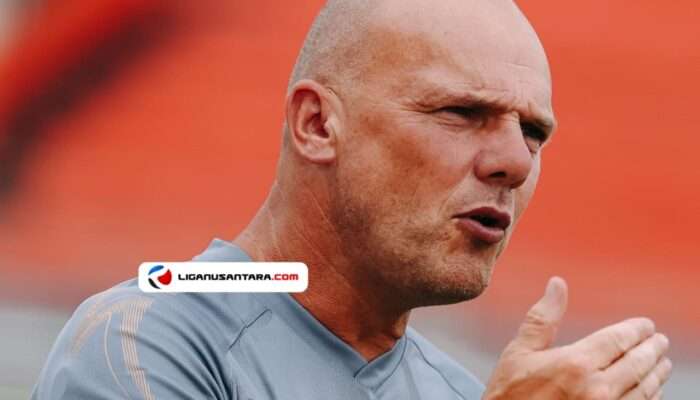 Hadapi Semen Padang, Johny Jansen Sebut Timnya Masih Masa Transisi