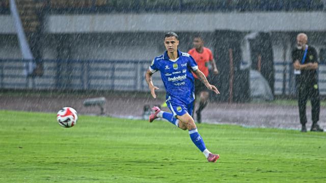 Tiga Pemain Persib Bersinar, Bawa Maung Bandung ke Puncak Klasemen BRI Super League 2025/2026