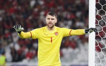Kiper Timnas Indonesia Maarten Paes Jalani Tes Medis di Ajax, Kontrak 3,5 Musim Menanti