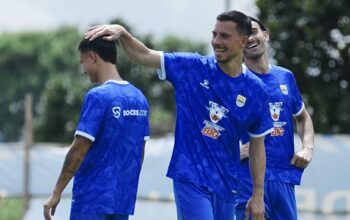 Tiga Pemain Persib Bersinar, Bawa Maung Bandung ke Puncak Klasemen BRI Super League 2025/2026