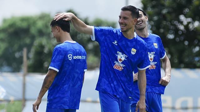 Tiga Pemain Persib Bersinar, Bawa Maung Bandung ke Puncak Klasemen BRI Super League 2025/2026