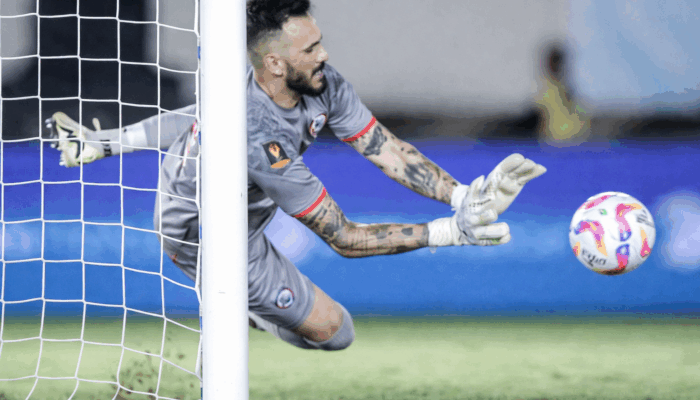 BRI Super League: Arema FC Tegaskan Pertahankan Seluruh Kiper, Lucas Frigeri Tetap Dipertahankan