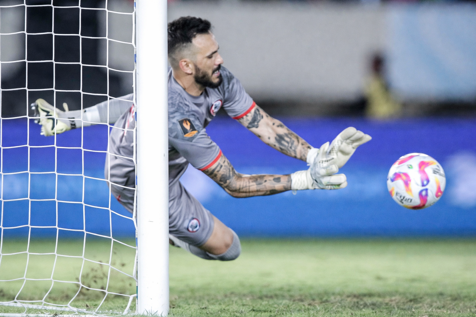 BRI Super League: Arema FC Tegaskan Pertahankan Seluruh Kiper, Lucas Frigeri Tetap Dipertahankan