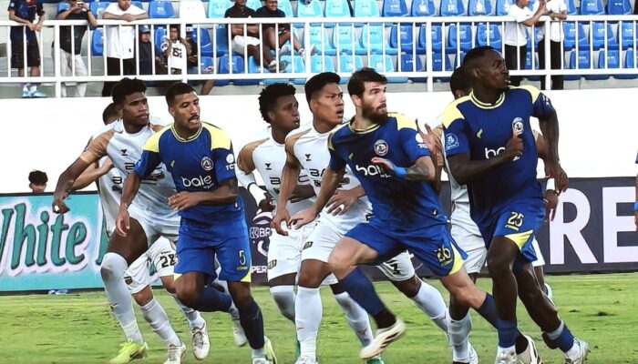 Bedah Taktik Dewa United vs Arema FC: Duel Otak Messidoro dan Ketajaman Dalberto