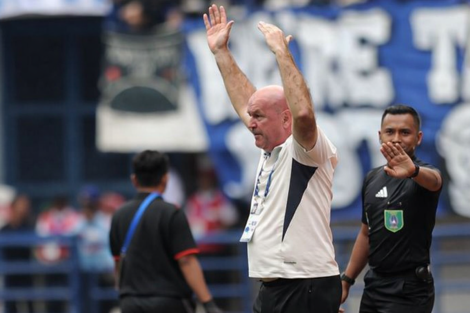 Persib Bandung Siap Menjamu PSBS Biak, Bojan Hodak Ungkap Kondisi Saddil Ramdani