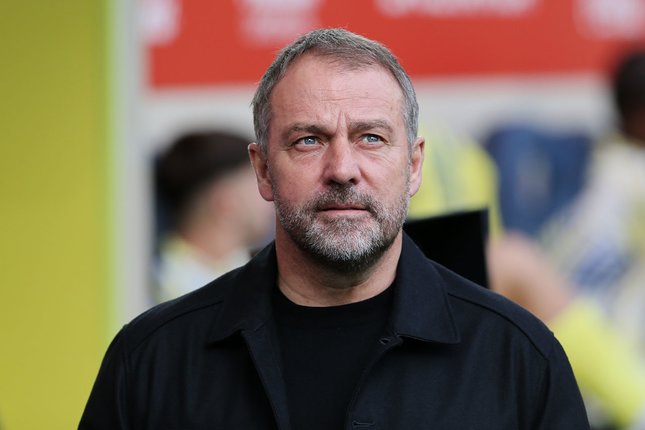 Hansi Flick Buka Peluang Barcelona Pulangkan Joao Cancelo pada Bursa Transfer Januari