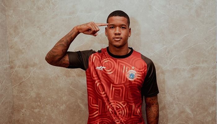 Stok Bek Kiri Melimpah, Persija Jakarta Dihadapkan Dilema Alan Cardoso