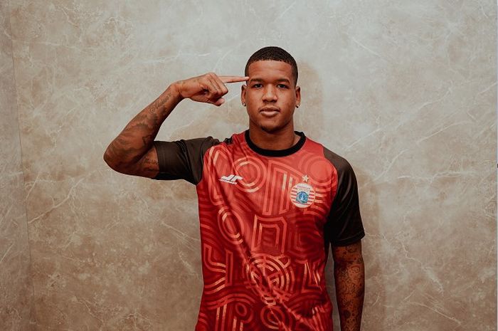 Stok Bek Kiri Melimpah, Persija Jakarta Dihadapkan Dilema Alan Cardoso