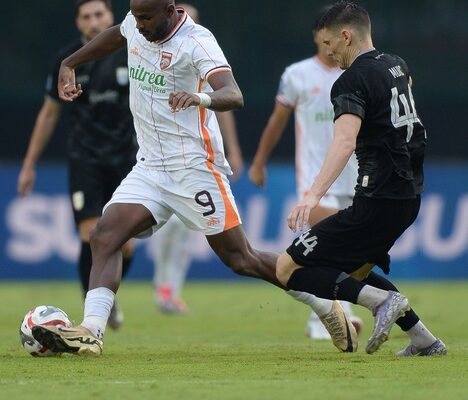 Jomplang di Klasemen, Persib Bandung Tetap Waspadai Persis Solo