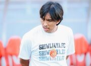 Sriwijaya FC Dibantai 15 Gol, Raut Wajah Budi Sudarsono Jadi Sorotan