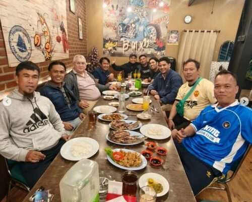 Bobotoh Sambut Hangat Ferry Indrasjarief di Bandung, Ketum The Jakmania: Saya Sangat Senang!