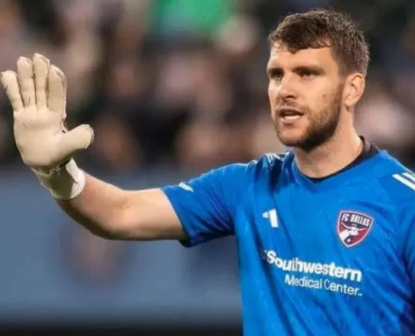 Nilai Pasar Terbaru Maarten Paes Usai Resmi Merapat ke Ajax Amsterdam