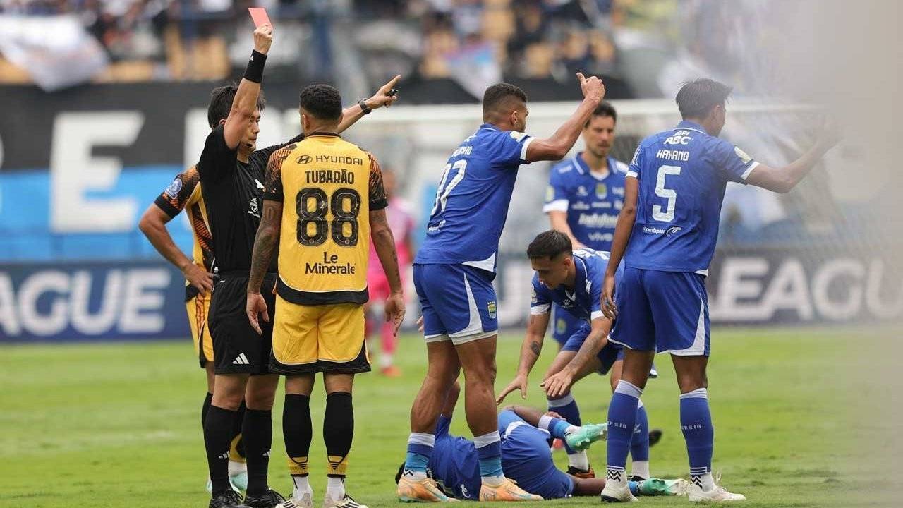 Dua Kesalahan Fatal Bruno Tubarao Warnai Kekalahan Persija dari Persib