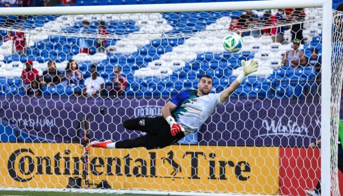 Maarten Paes Geram Dikaitkan dengan Persib Bandung, Tegaskan Isu Tak Benar
