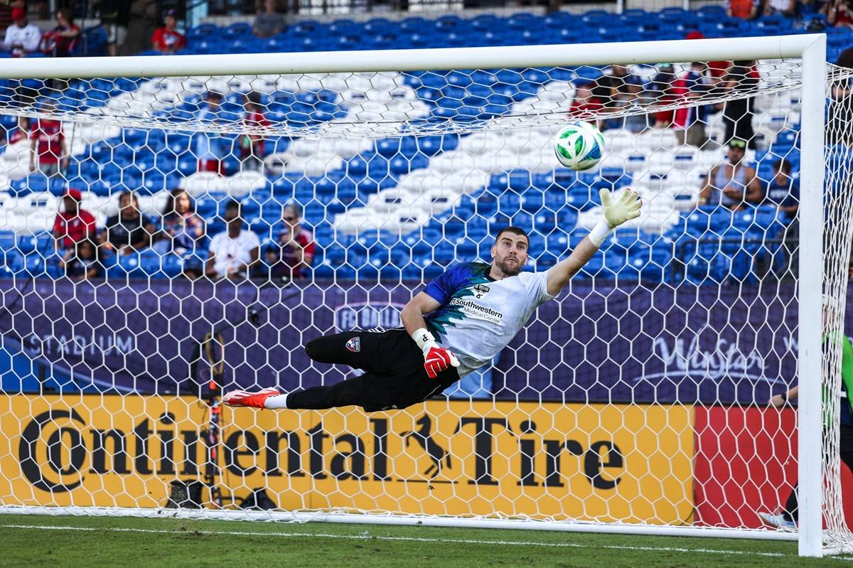 Maarten Paes Geram Dikaitkan dengan Persib Bandung, Tegaskan Isu Tak Benar