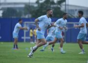 Bojan Hodak Beberkan Penyebab Layvin Kurzawa dan Dion Markx Absen Saat Persib Hadapi Persis Solo