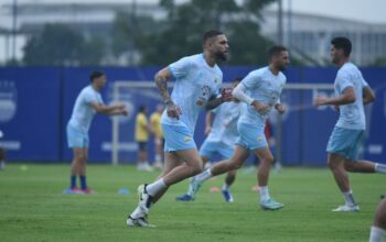 Bojan Hodak Beberkan Penyebab Layvin Kurzawa dan Dion Markx Absen Saat Persib Hadapi Persis Solo