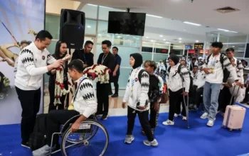 Wamenpora Taufik Hidayat Sambut Atlet Indonesia dan Apresiasi Keberhasilan di ASEAN Para Games 2025