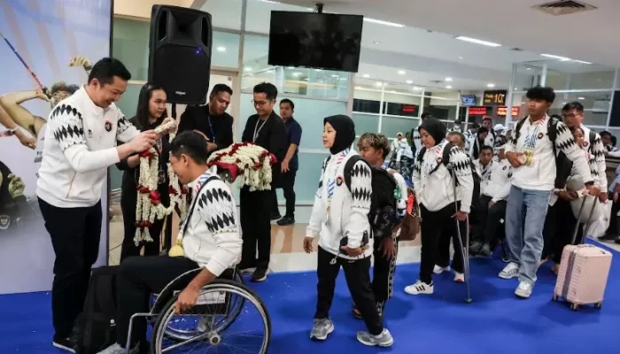 Wamenpora Taufik Hidayat Sambut Atlet Indonesia dan Apresiasi Keberhasilan di ASEAN Para Games 2025