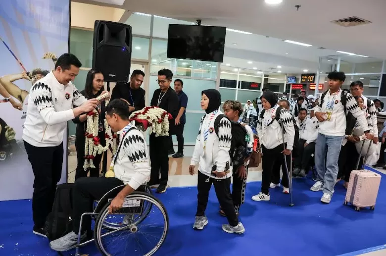 Wamenpora Taufik Hidayat Sambut Atlet Indonesia dan Apresiasi Keberhasilan di ASEAN Para Games 2025