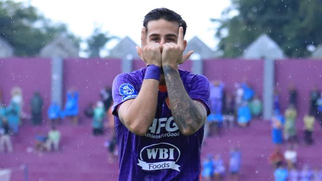 Debut Fantastis Ernesto Gomez: Cetak Gol Kilat dan Raih Player of the Match Saat Persik Tekuk Dewa United