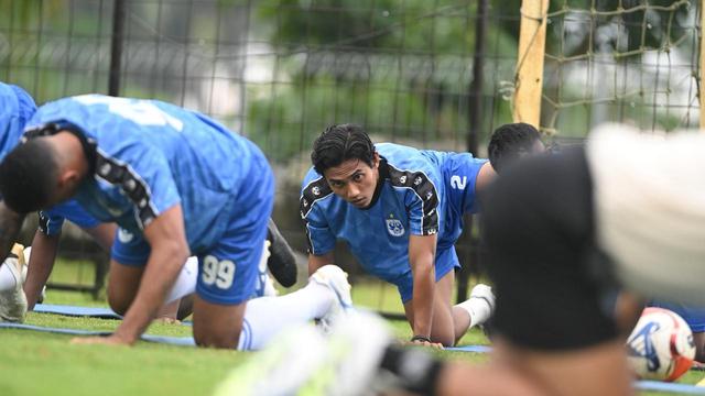 Komposisi Mewah Skala Kasta Kedua Langkah PSIS musim ini terbilang sangat berani. Dari 19 nama baru, Mahesa Jenar mengombinasikan kekuatan lokal, naturalisasi, hingga pemain asing. Berikut rinciannya: Pilar Asing: Denilson Rodrigues, Rafael Rodrigues, dan Aldair Simanca. Sosok Naturalisasi: Alberto Goncalves, Otavio Dutra, dan Esteban Vizcarra. Eks Bintang Liga 1: Ibrahim Sanjaya, Alwi Fadilah, Tegar Infantrie, hingga Rangga Sumarna. Gerbong Persela & Lainnya: Mario Londok, Wawan Febrianto, Ocvian Chanigio, Fahmi Al-Ayyubi, dan Muhammad Hidayat.