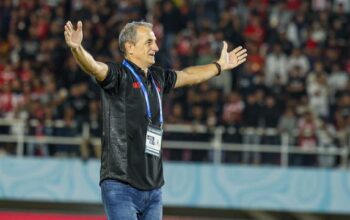 Persis Solo Terpuruk di Dasar Klasemen, Milomir Seslija Minta Suporter Bersabar: Membangun Tim Tak Instan