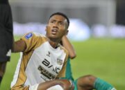 BRI Super League: Jan Olde Riekerink Apresiasi Perjuangan Dewa United Usai Bermain Imbang Lawan Persebaya Meski Kekurangan Pemain