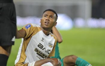 BRI Super League: Jan Olde Riekerink Apresiasi Perjuangan Dewa United Usai Bermain Imbang Lawan Persebaya Meski Kekurangan Pemain