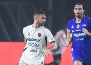 Drama di GBLA: Tandukan Andrew Jung dan Aksi Kiper Dadakan Hokky Caraka Warnai Kemenangan Persib