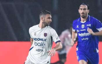 Drama di GBLA: Tandukan Andrew Jung dan Aksi Kiper Dadakan Hokky Caraka Warnai Kemenangan Persib