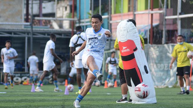 Duel Emosional di GBLA: Persib Siap Redam Malut United demi Amankan Puncak Klasemen