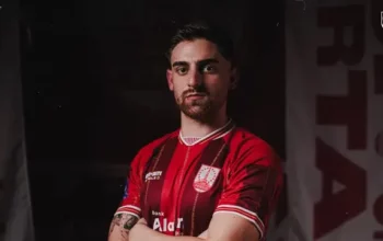 Persis Solo Resmikan Dejan Tumbas: Eks Pemain Serbaguna Persebaya Jadi Kekuatan Baru Sambernyawa