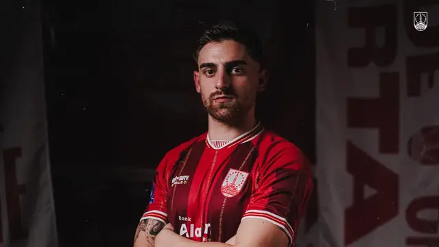 Persis Solo Resmikan Dejan Tumbas: Eks Pemain Serbaguna Persebaya Jadi Kekuatan Baru Sambernyawa